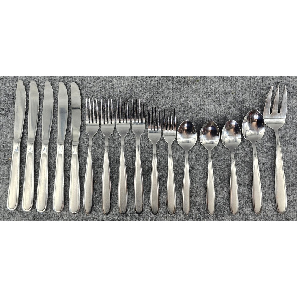Oneida Peninsula Castle Jordan Laura Lot of 16 Pieces Stainless Steel Flatware